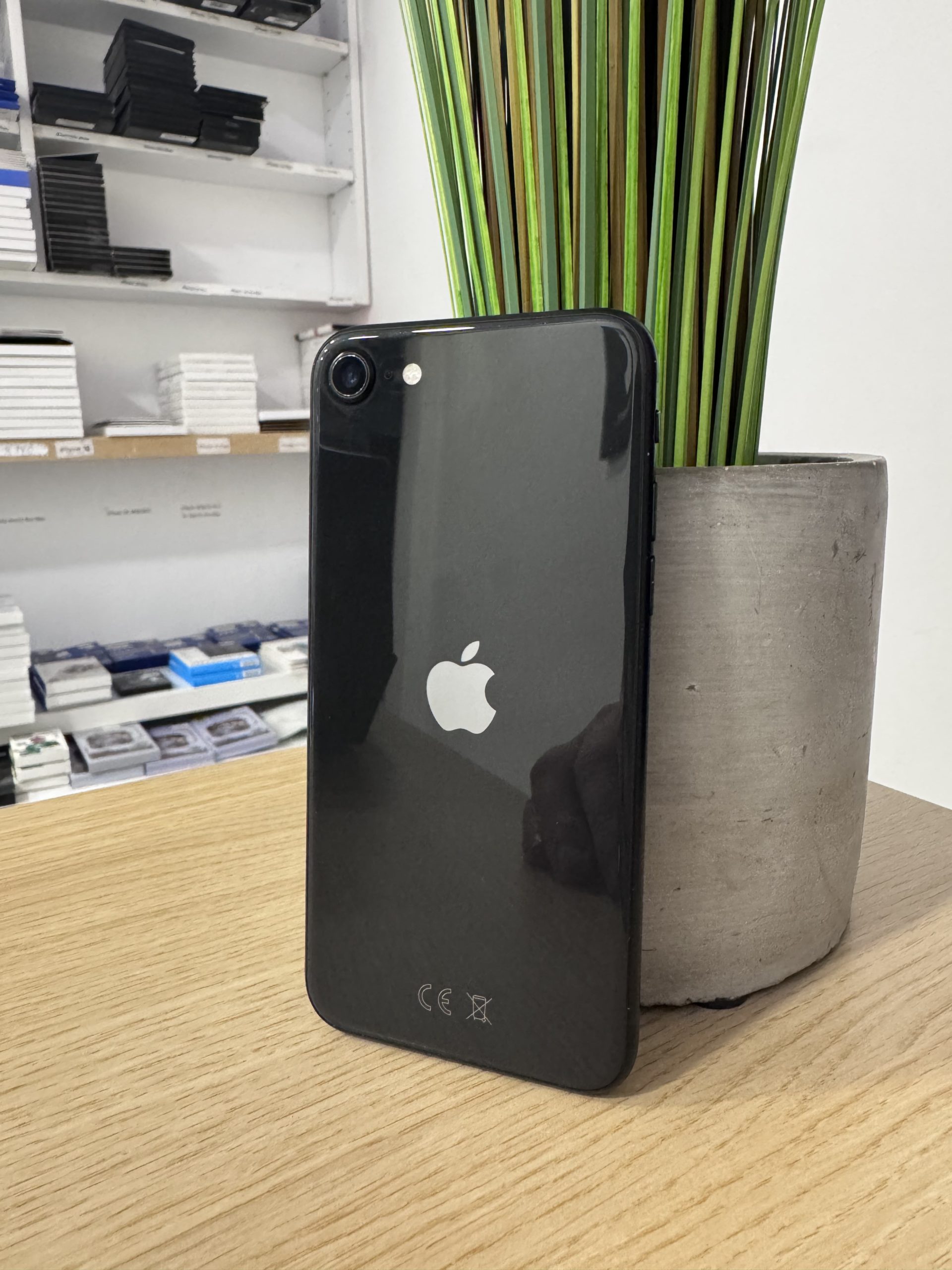 Apple iPhone SE 2020 64GB Fekete Használt Kártyafüggetlen